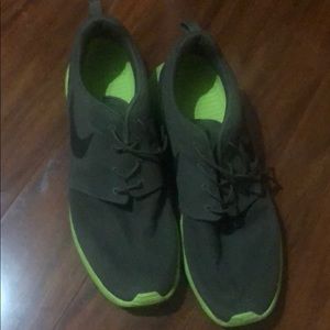 Nike Roshe Run Size 14